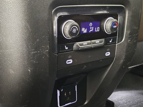 Used 2024 Chevrolet Suburban High Country AWD/4WD image 32