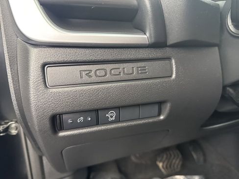 Used 2024 Nissan Rogue S image 28