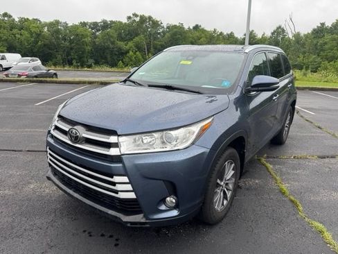 Used 2019 Toyota Highlander XLE AWD/4WD image 7