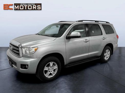 Used 2017 Toyota Sequoia SR5 image 1