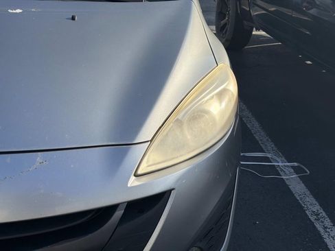 Used 2012 MAZDA MAZDA5 Touring w/ Moonroof & Audio Pkg image 6