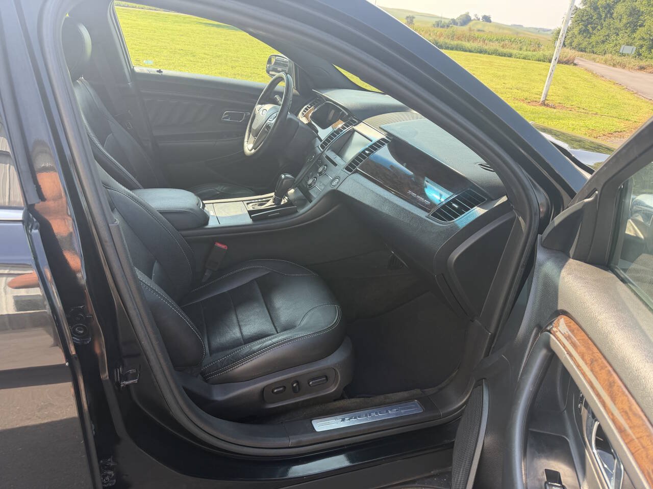 Used 2014 Ford Taurus Limited FWD image 15