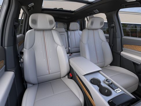 New 2027 Cadillac Vistiq Luxury w/ LPO, Floor Liner Package AWD/4WD image 16