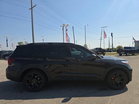Used 2023 Ford Explorer ST w/ Technology Package image 4