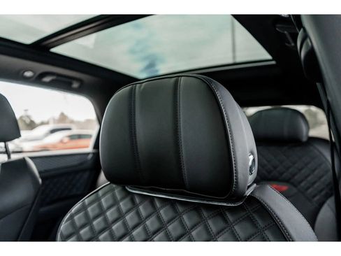 Used 2022 Bentley Bentayga image 29