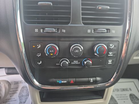 Used 2014 Dodge Grand Caravan SE w/ Quick Order Package 29E SE FWD image 20