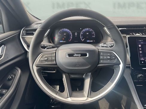 Used 2024 Jeep Grand Cherokee Altitude image 14