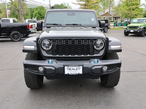 Used 2024 Jeep Wrangler Unlimited AWD/4WD image 2
