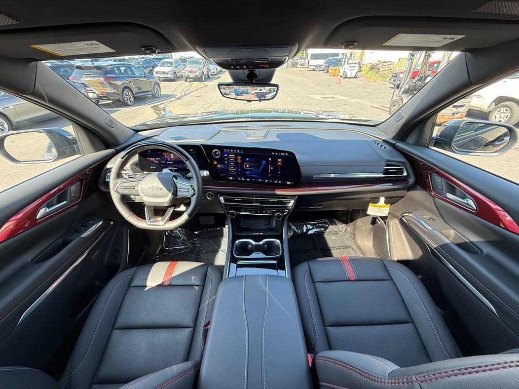 Used 2025 Chevrolet Traverse RS FWD image 23