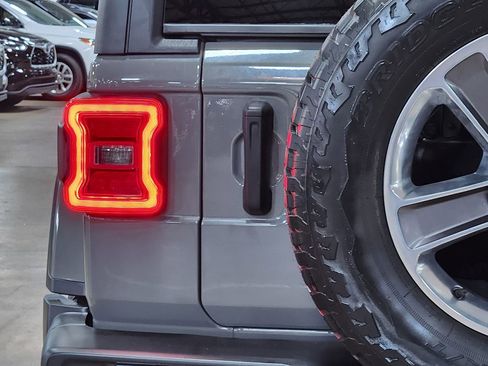 Used 2020 Jeep Wrangler Unlimited Sahara AWD/4WD image 20