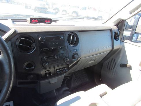 Used 2016 Ford F550 2WD Crew Cab Super Duty image 37