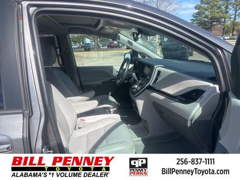 Used 2020 Toyota Sienna XLE image 15