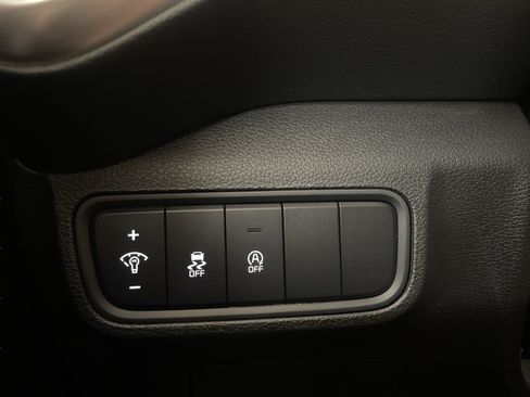Used 2025 Kia Soul LX w/ LX Technology Package FWD image 18