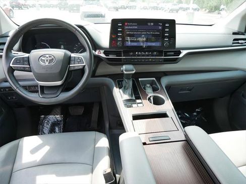 Certified 2023 Toyota Sienna XLE image 13