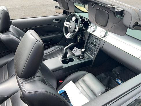 Used 2006 Ford Mustang GT Premium image 25