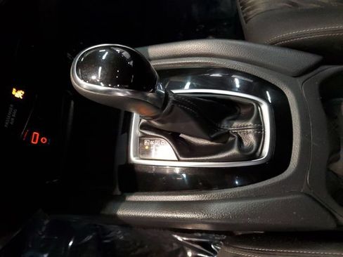 Used 2017 Nissan Rogue S AWD/4WD image 25