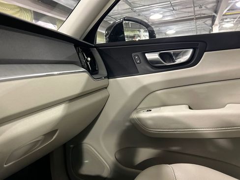 Certified 2024 Volvo XC60 B5 Plus AWD/4WD image 20