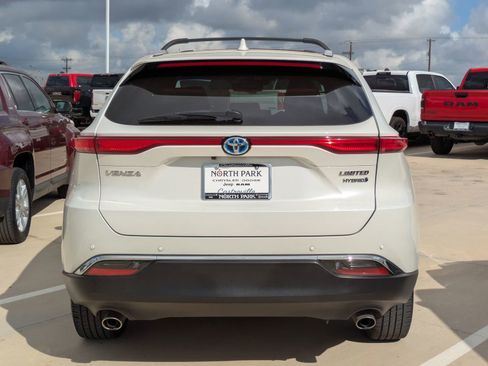 Used 2021 Toyota Venza Limited image 4