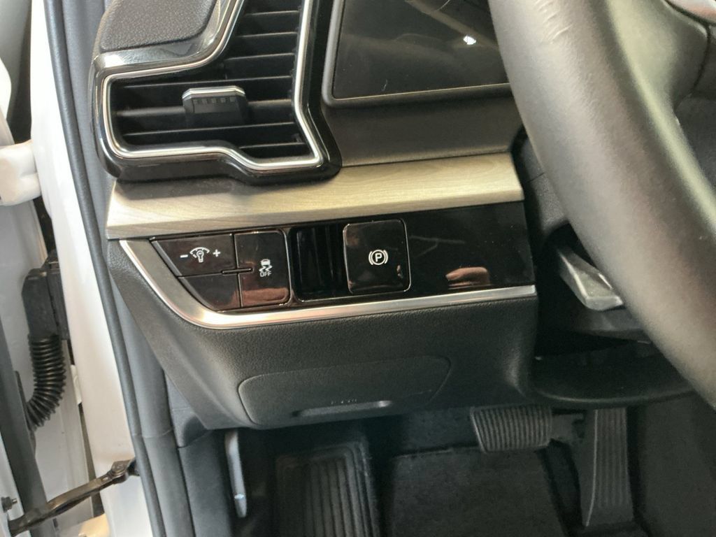 Used 2023 Kia Sportage X-Line AWD/4WD image 32