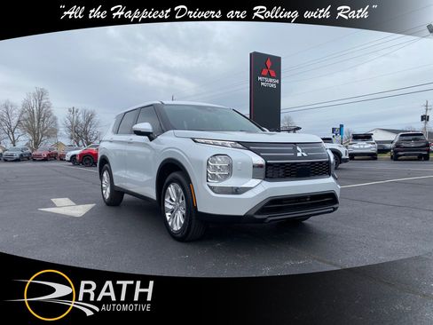 New 2026 Mitsubishi Outlander ES image 1