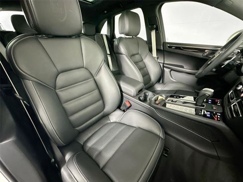 Certified 2026 Porsche Macan S AWD/4WD image 28