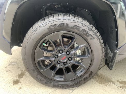 Used 2025 Toyota Tundra Platinum w/ TRD Off-Road Package AWD/4WD image 34
