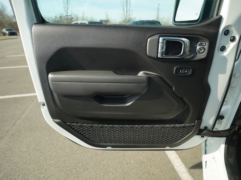 New 2025 Jeep Gladiator Sport image 13