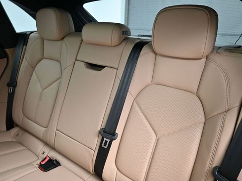 Used 2026 Porsche Macan image 6