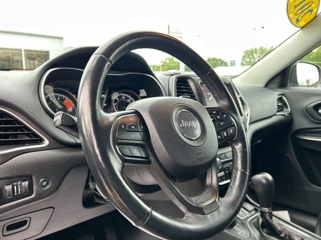Used 2019 Jeep Cherokee Trailhawk AWD/4WD image 37