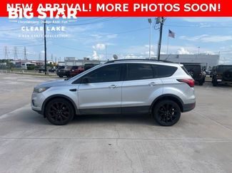 Used 2019 Ford Escape SE image 1