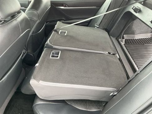 Used 2018 Toyota Camry XSE image 39