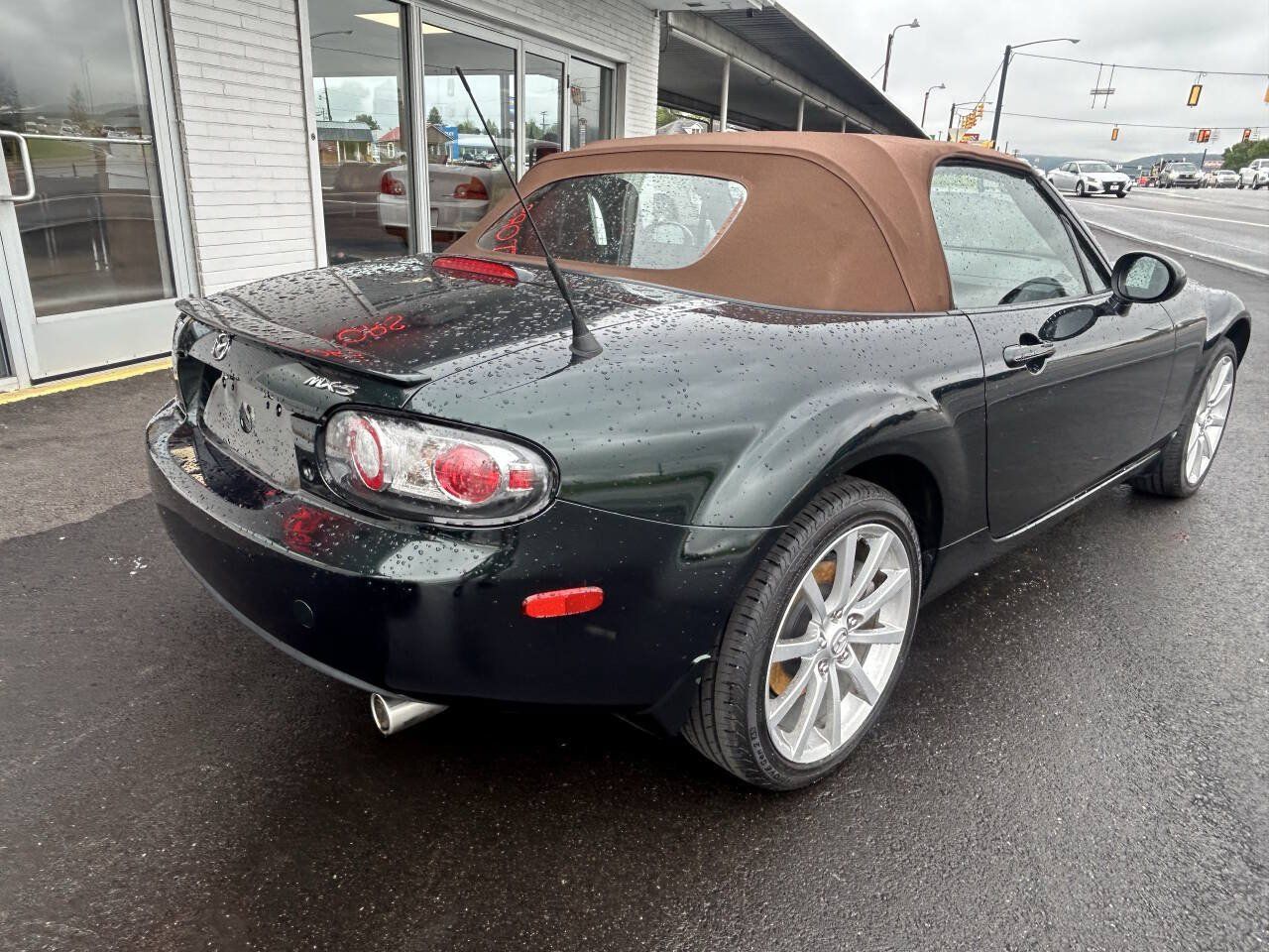Used 2008 MAZDA MX-5 Miata Grand Touring w/ Premium Pkg RWD image 4