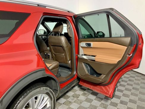 Used 2021 Ford Explorer King Ranch w/ Premium Technology Package image 32