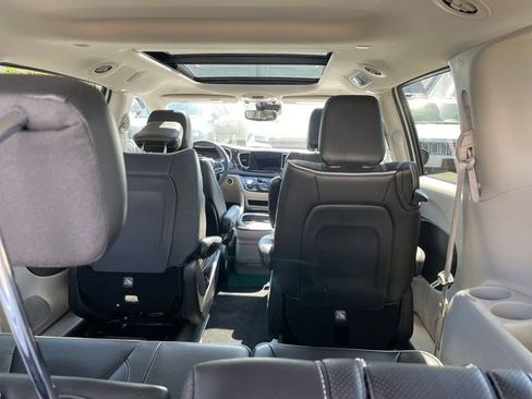 Certified 2023 Chrysler Pacifica Limited FWD image 23