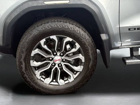 Used 2025 GMC Canyon Denali AWD/4WD image 16