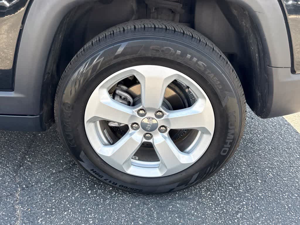 Used 2018 Jeep Compass Latitude w/ Popular Equipment Group FWD image 18