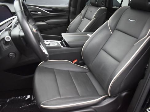 Used 2023 Cadillac Escalade ESV Sport w/ LPO, ONYX Package AWD/4WD image 13