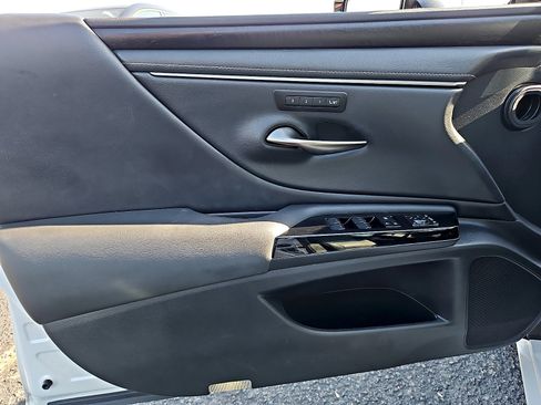 Used 2022 Lexus ES 350 w/ Premium Package FWD image 10