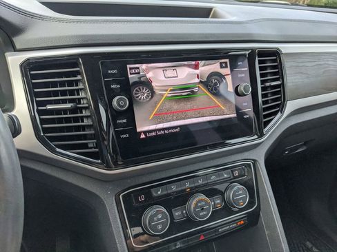 Certified 2022 Volkswagen Atlas SE image 8