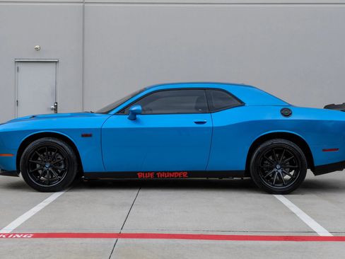 Used 2015 Dodge Challenger R/T w/ Quick Order Package 28B R/T RWD image 16