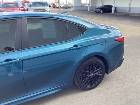 Certified 2025 Toyota Camry SE image 3