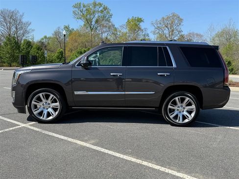Used 2016 Cadillac Escalade Premium image 2