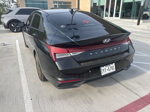 Used 2023 Hyundai Elantra SEL w/ Preferred Accessory Package image 7