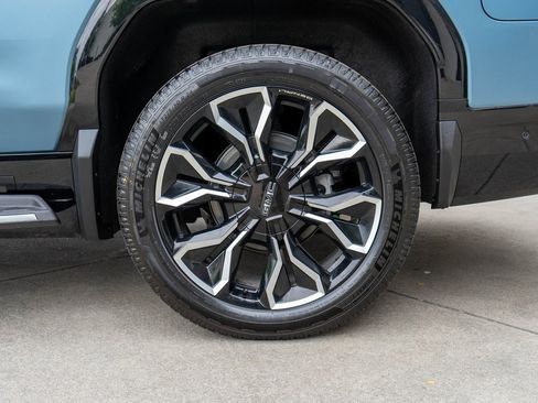 New 2025 GMC Sierra EV Denali image 30