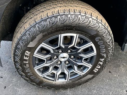 Used 2023 Chevrolet Colorado Z71 w/ Z71 Convenience Package 2 image 7