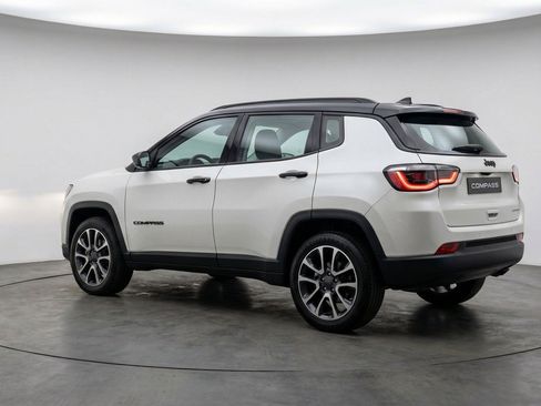 Used 2025 Jeep Compass Trailhawk AWD/4WD image 6
