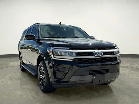 Used 2024 Ford Expedition Max XLT image 11