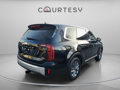 Used 2023 Kia Telluride LX image 5