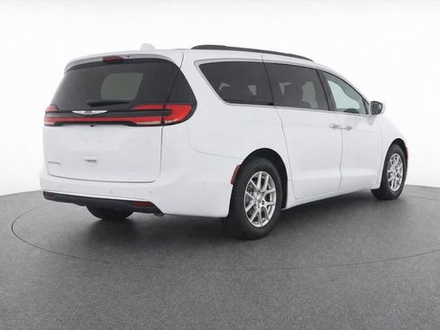 Used 2022 Chrysler Pacifica Touring-L FWD image 8
