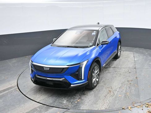New 2026 Cadillac Optiq Luxury 1 image 32